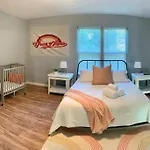 **Min Frm Dwntwn Fort Worth*Modern*Cozy*Townhome**