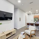 Elegant Downtown 1Bd Condo With Pool & Gym