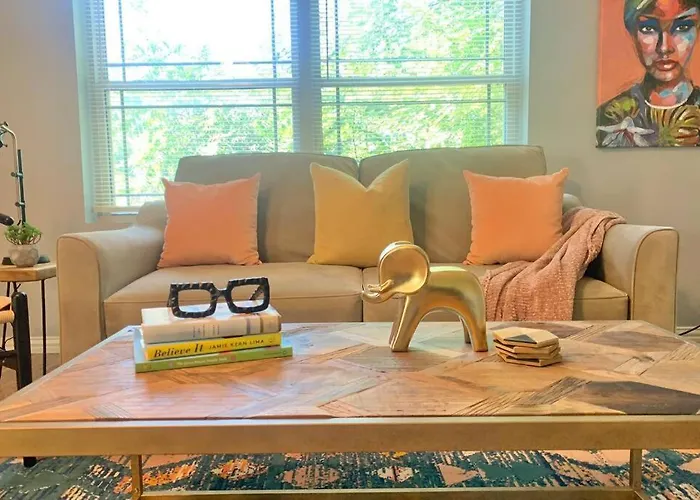 **Min Frm Dwntwn Fort Worth*Modern*Cozy*Townhome**