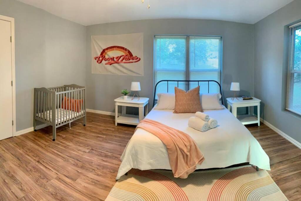 **min Frm Dwntwn Fort Worth*modern*cozy*townhome**