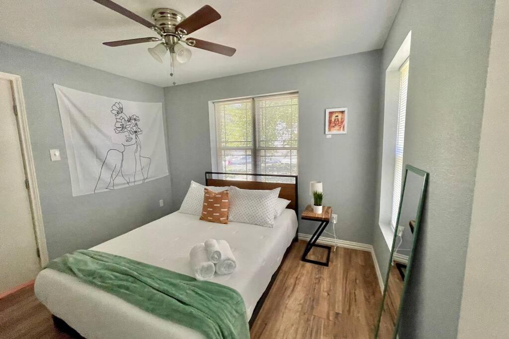 **min Frm Dwntwn Fort Worth*modern*cozy*townhome** Holiday home Fort Worth