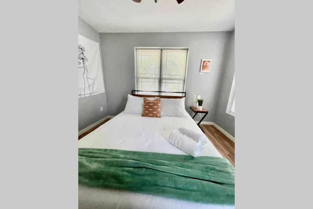 **min Frm Dwntwn Fort Worth*modern*cozy*townhome** * Fort Worth
