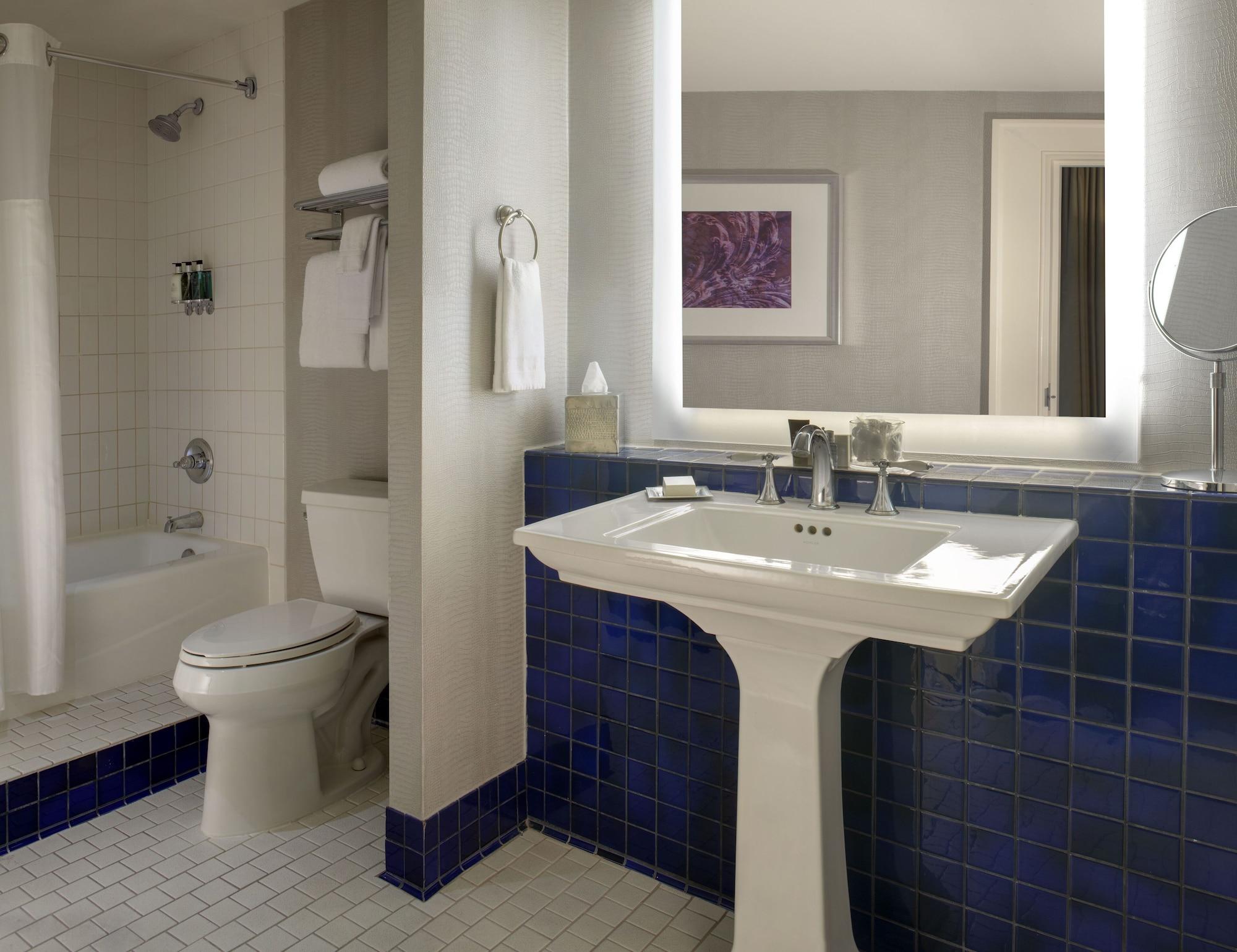 The Ashton 3* Fort Worth