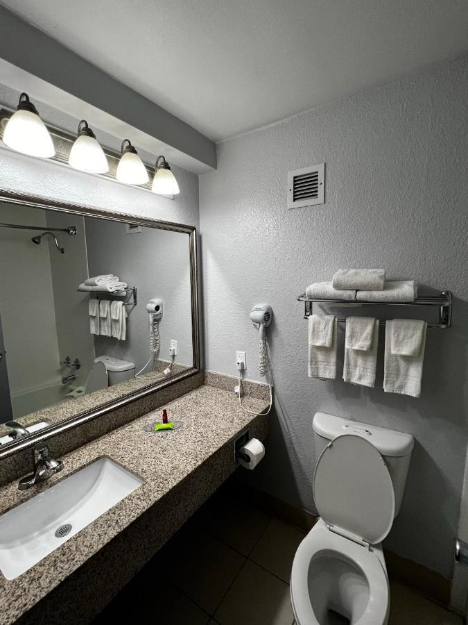 Super 8 By Wyndham Worth Entertainment District Hotel Fort Worth