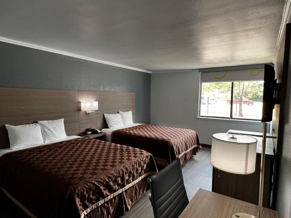 Super 8 By Wyndham Worth Entertainment District Hotel Fort Worth