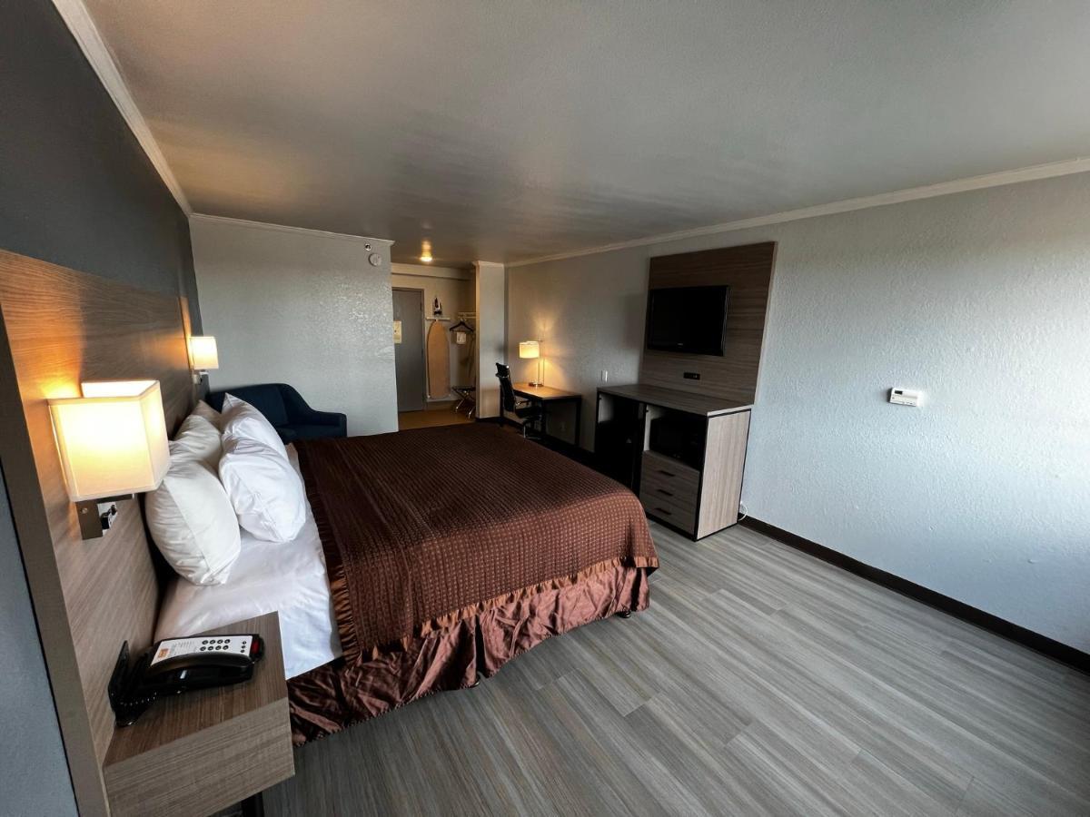 Super 8 By Wyndham Worth Entertainment District