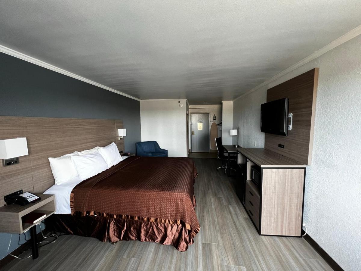 Super 8 By Wyndham Worth Entertainment District