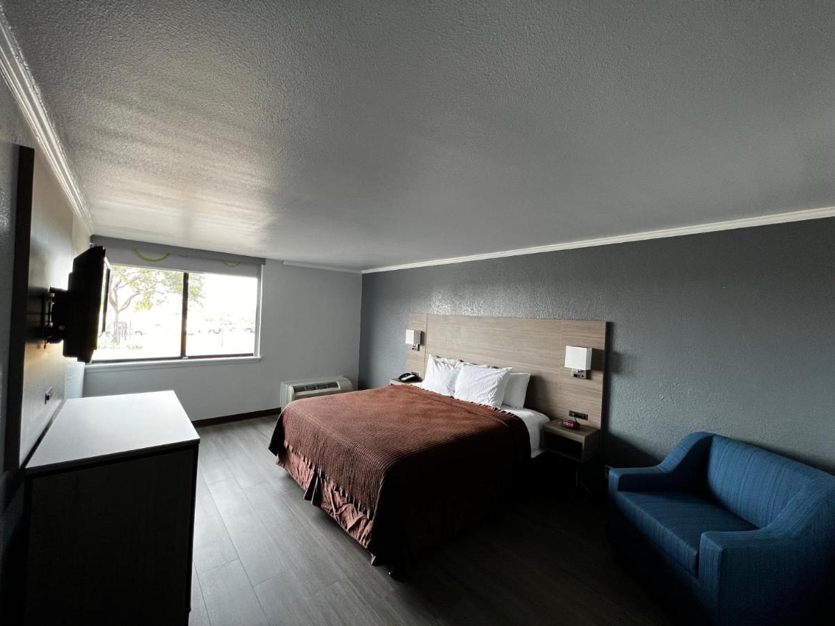 Hotel Super 8 By Wyndham Worth Entertainment District