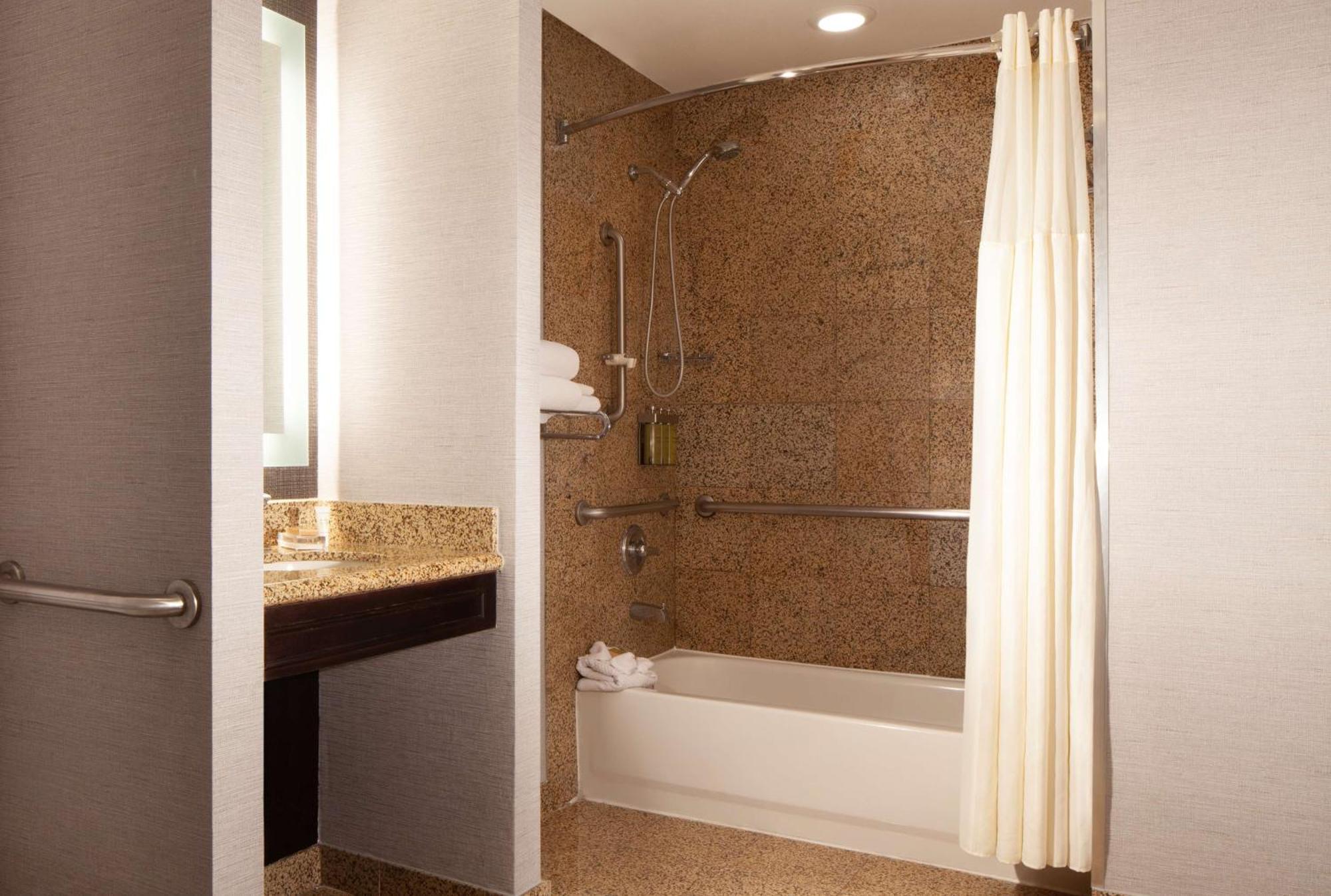 Hilton Worth 4*