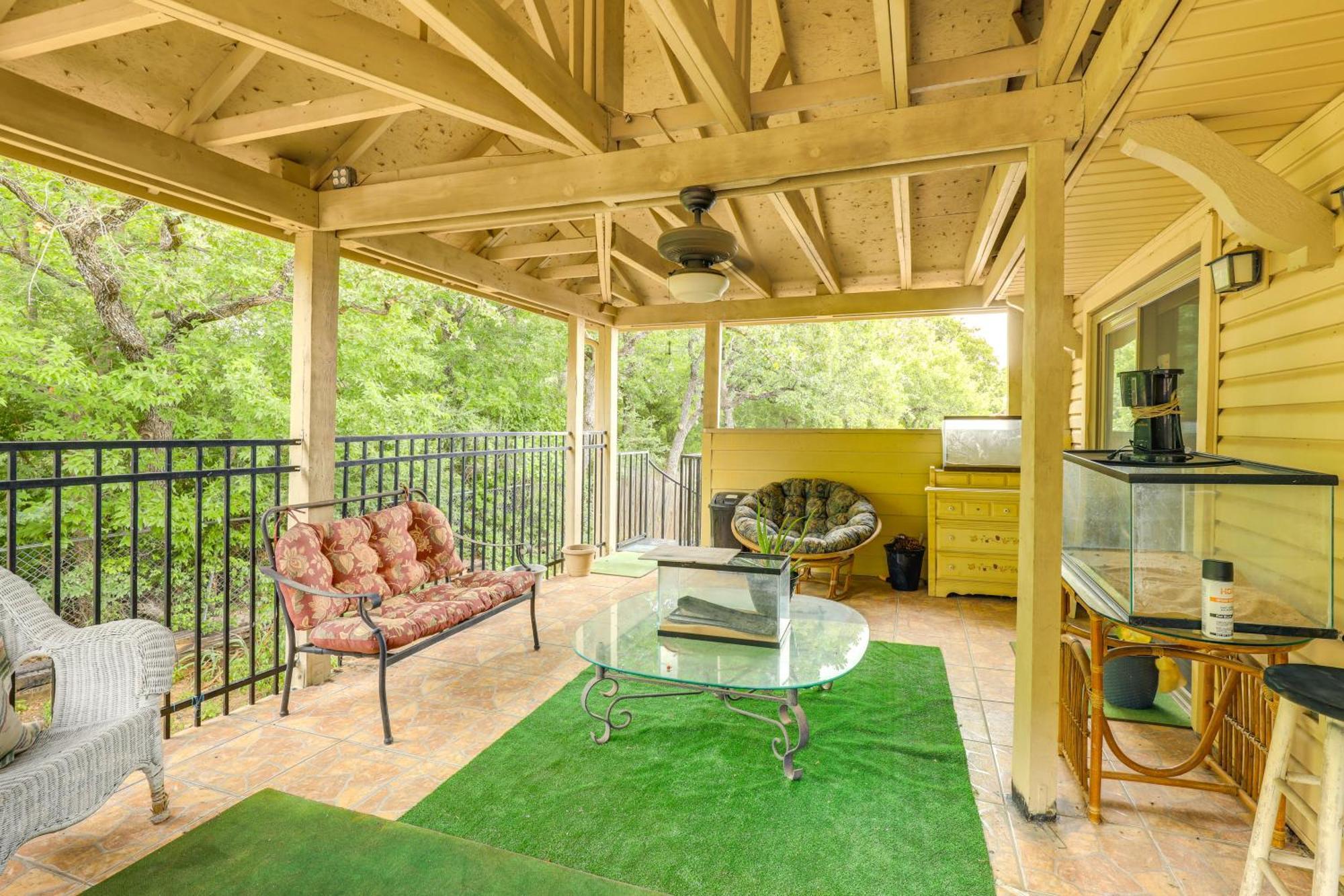 Casa de férias Luxe Worth Retreat With Pool, 11 Mi To Downtown Fort Worth