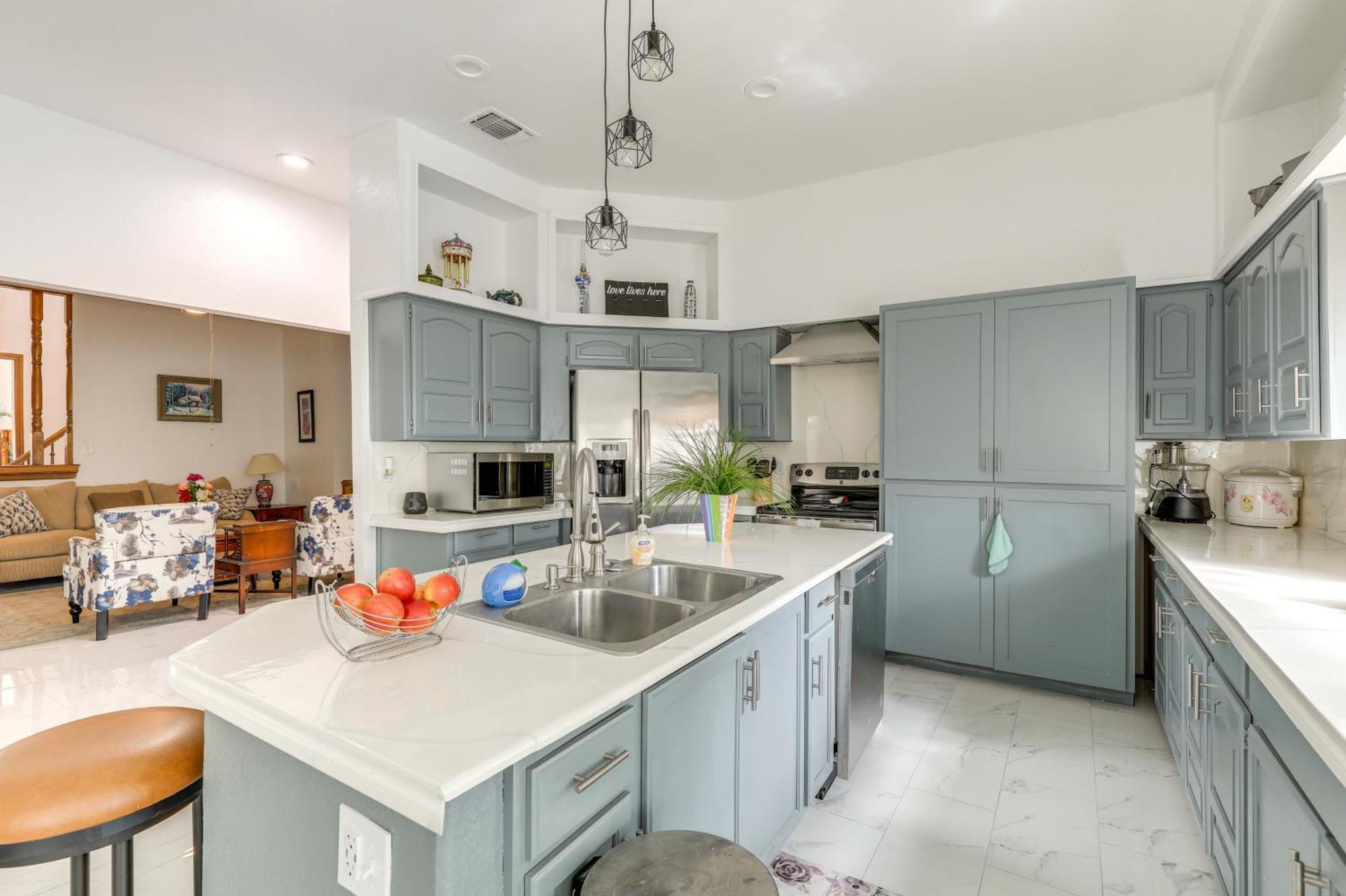 Luxe Worth Retreat With Pool, 11 Mi To Downtown Fort Worth