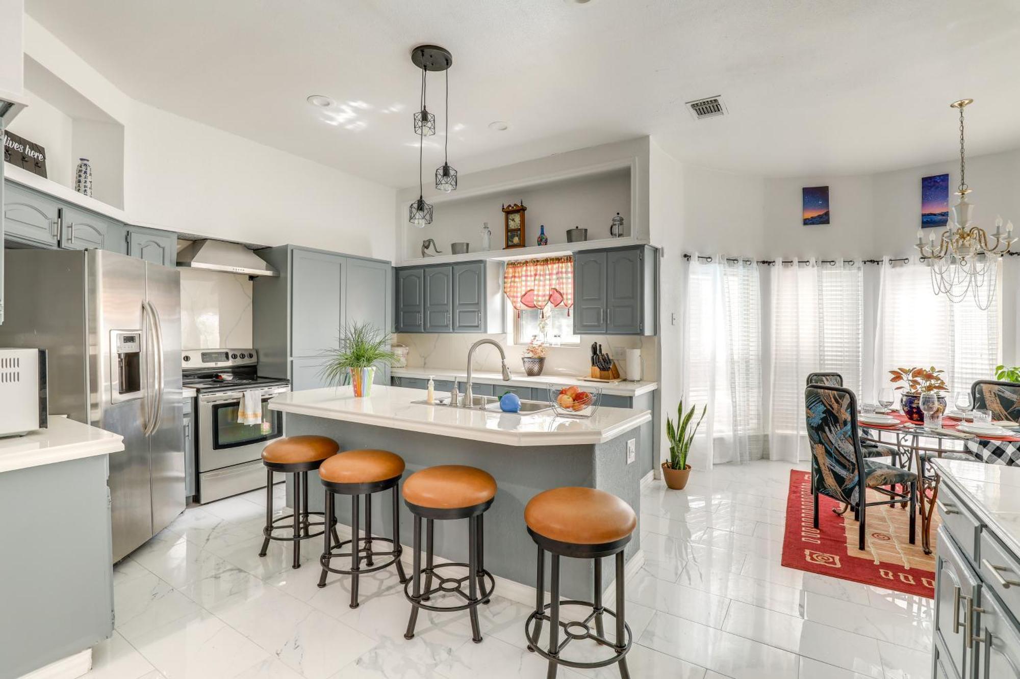 Casa de férias Luxe Worth Retreat With Pool, 11 Mi To Downtown Fort Worth