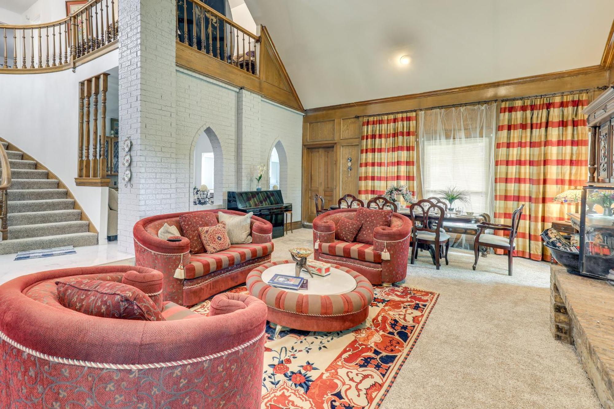 Luxe Worth Retreat With Pool, 11 Mi To Downtown
