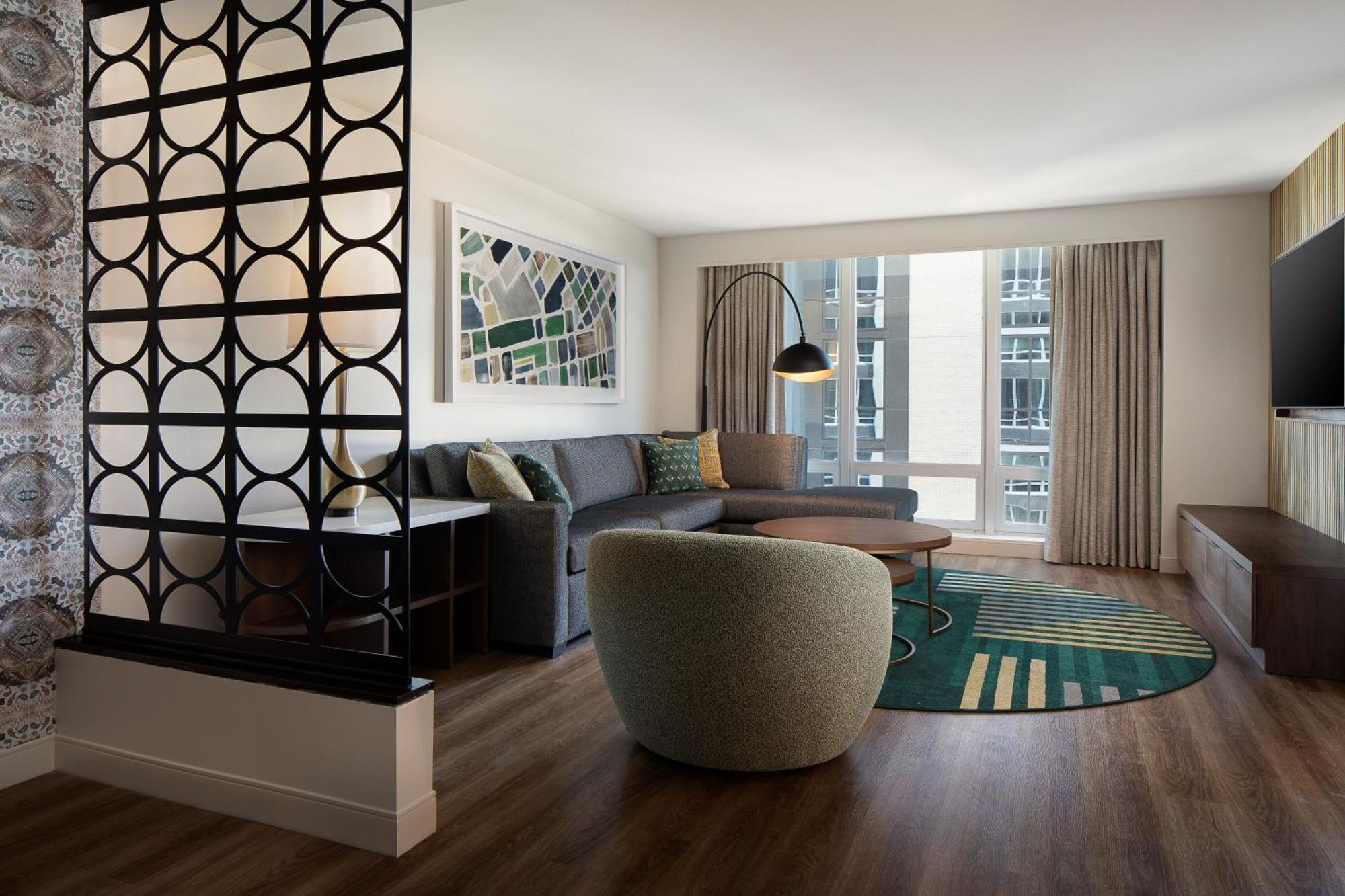 Le Meridien Worth Downtown Hotel