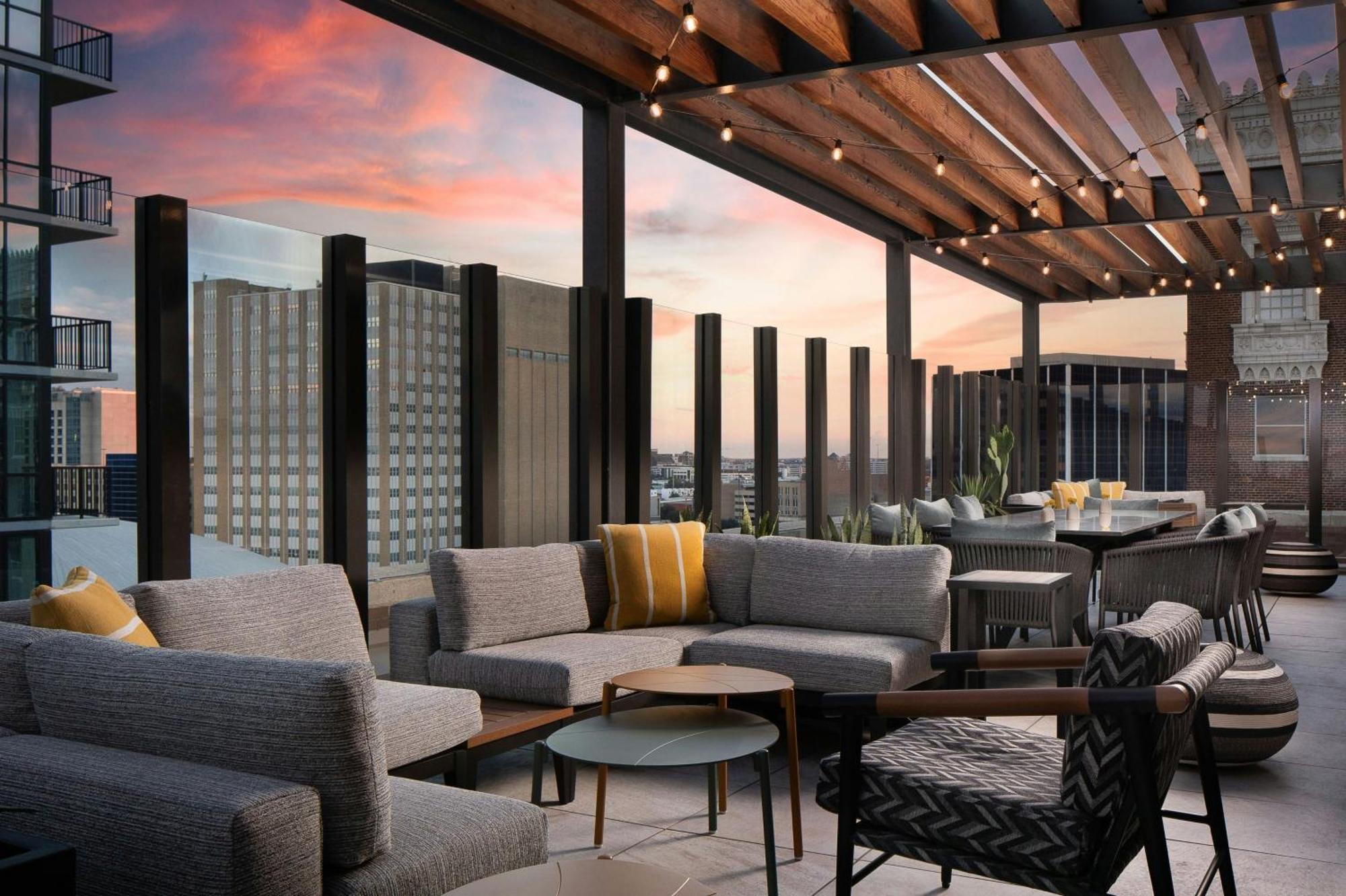 Le Meridien Worth Downtown 4*