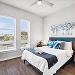 Cityscape Luxury Living Downtown Fort Worth Condo, Pool, Gym, Parking, Bbq
