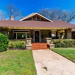 Mistletoe Heights Bungalow