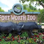 Close To Tcu, King Bed And Sleeps 4