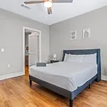 Serene 1Bd 1Ba Stunning Pool12310