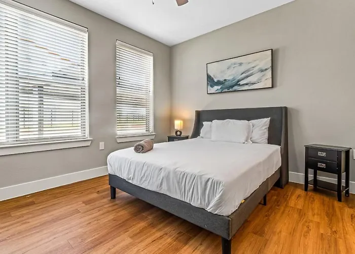 Gracious 2Bd 2Ba With Beautiful Pool In Fort Worth