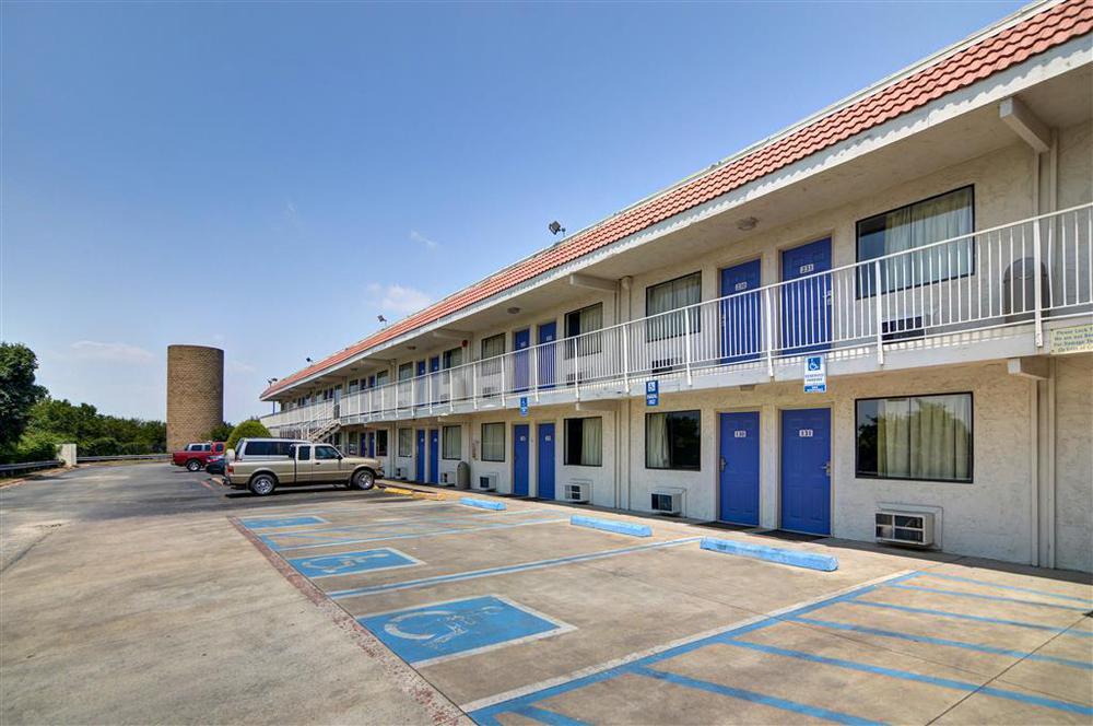 6 Worth, Tx East Hotel