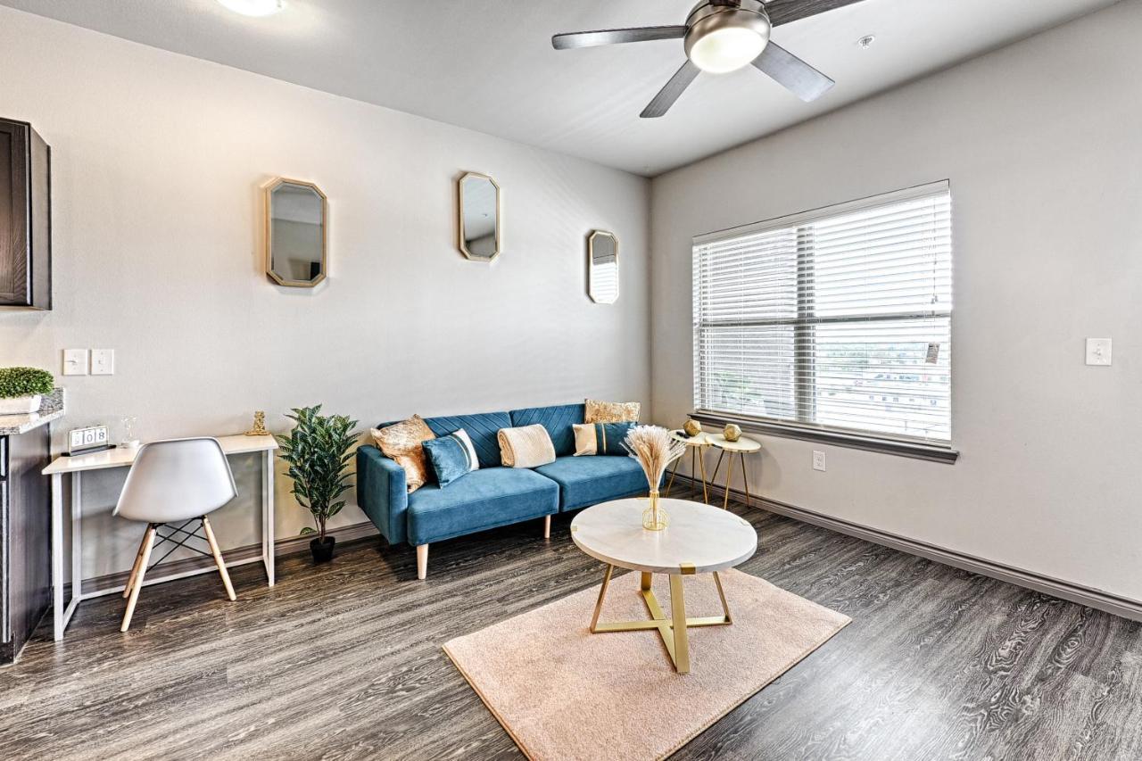 Dfw Downtown Location Mins To Tcu Ample Free Parking View & Wifi! Apartment *