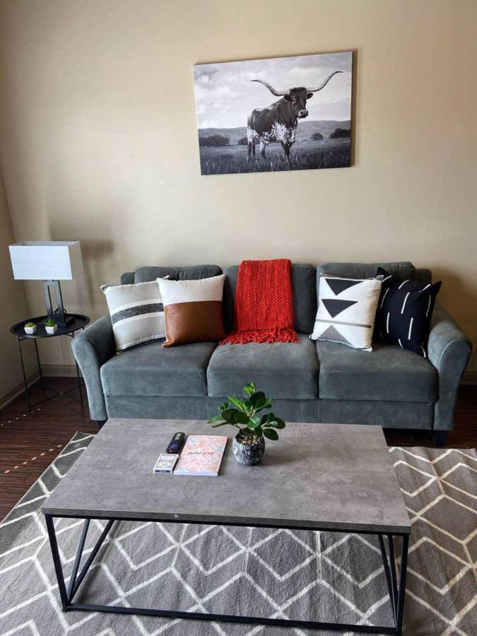 Frontdesk Phoenix Apts Downtown