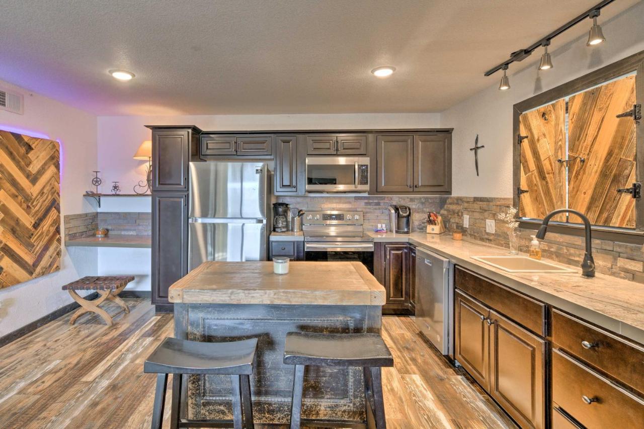 Rustic Worth Getaway About 4 Mi To Downtown!