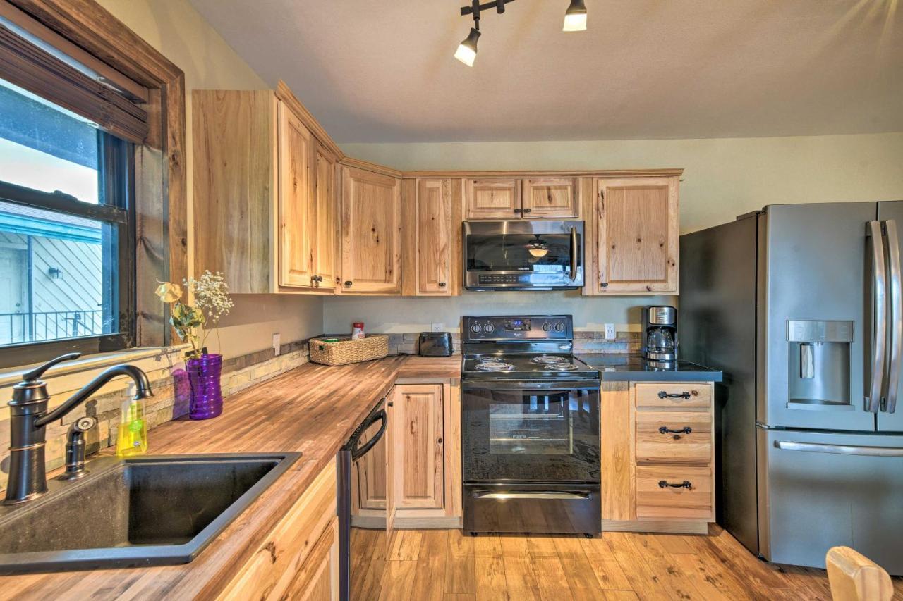 Rustic Worth Abode With Balcony, Near Downtown! Apartment Fort Worth