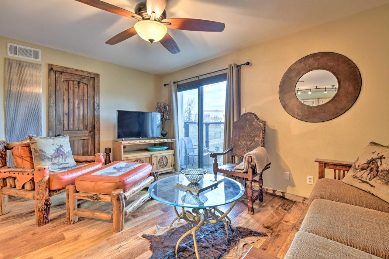 Apartment Rustic Worth Abode With Balcony, Near Downtown!