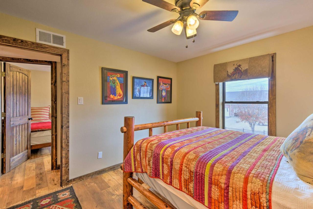 Apartment Rustic Worth Abode With Balcony, Near Downtown! *