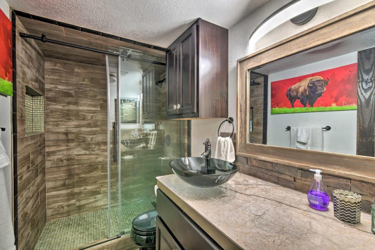 Rustic Worth Getaway About 4 Mi To Downtown!