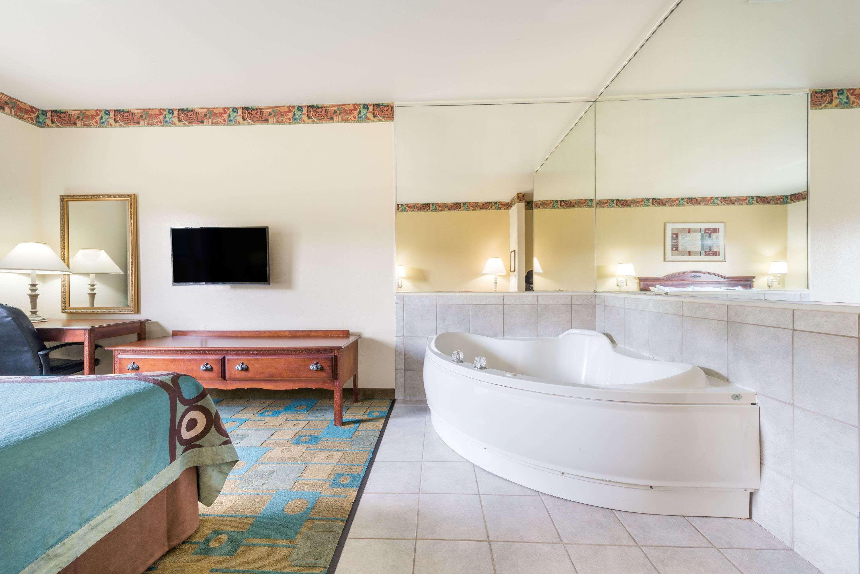 Super 8 By Wyndham Worth Stockyards Hotel Fort Worth