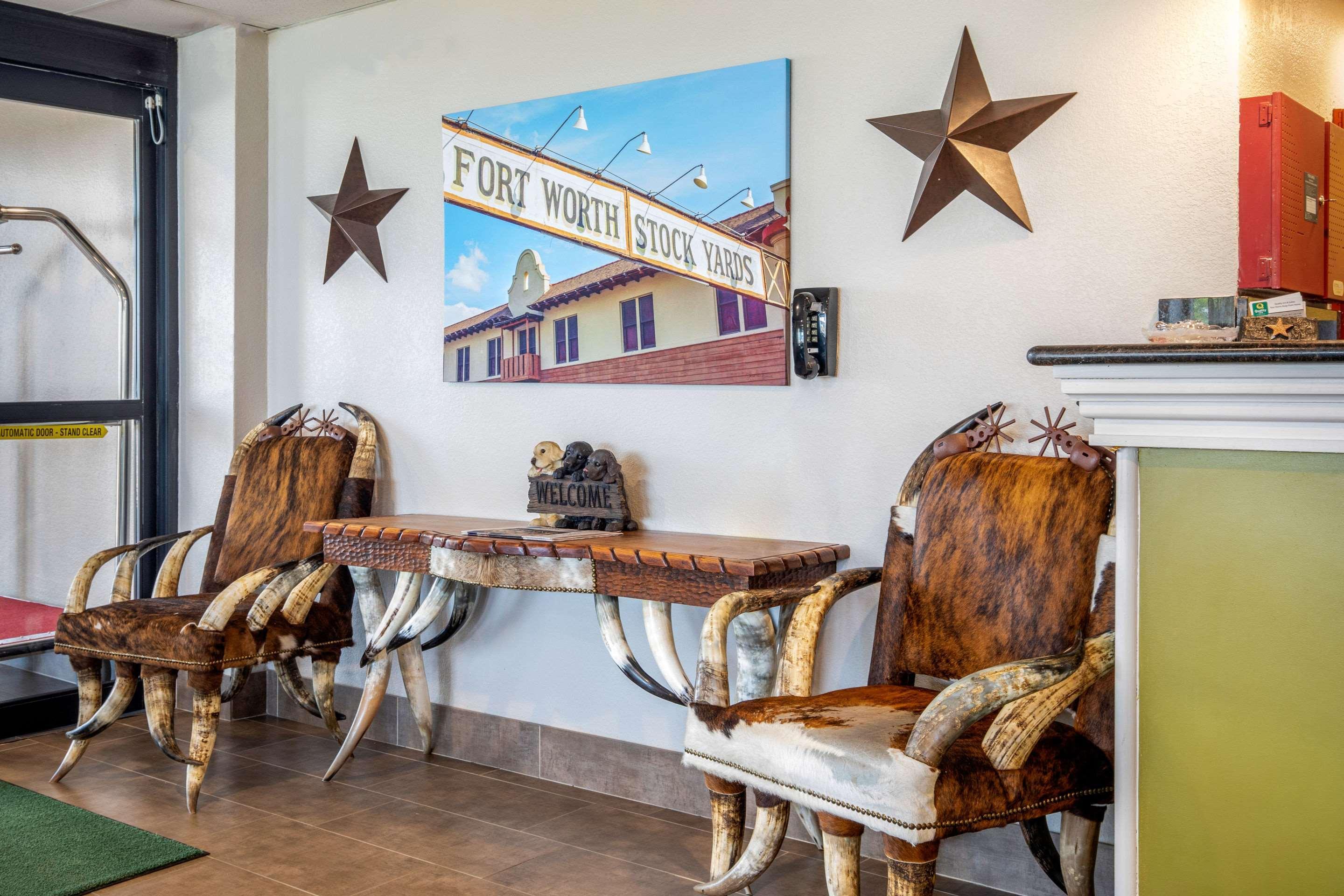 Quality West Worth Inn