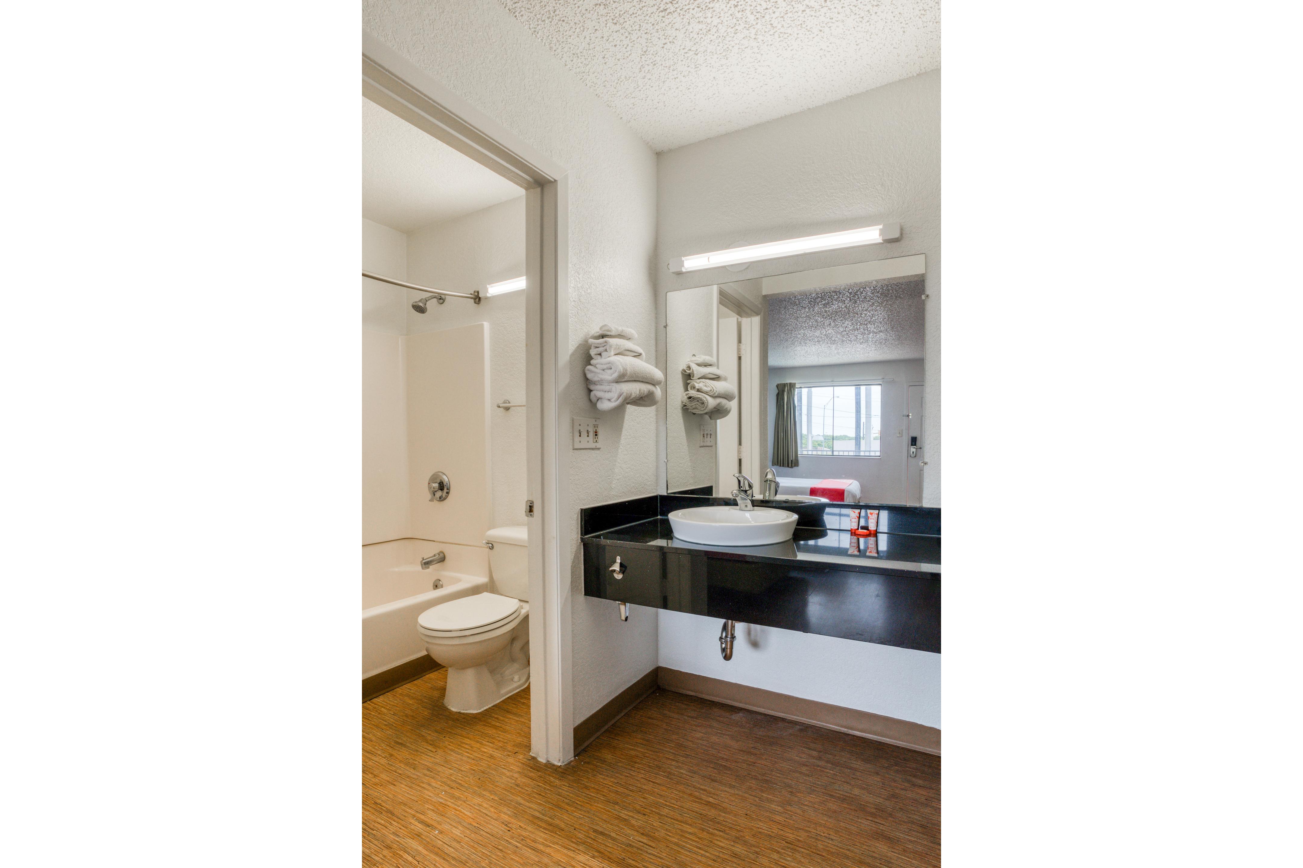 6 Worth, Tx East Hotel 2*