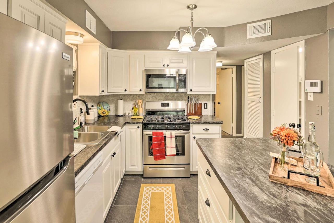 Holiday home Worth Retreat With Fenced Yard And Fire Pit!