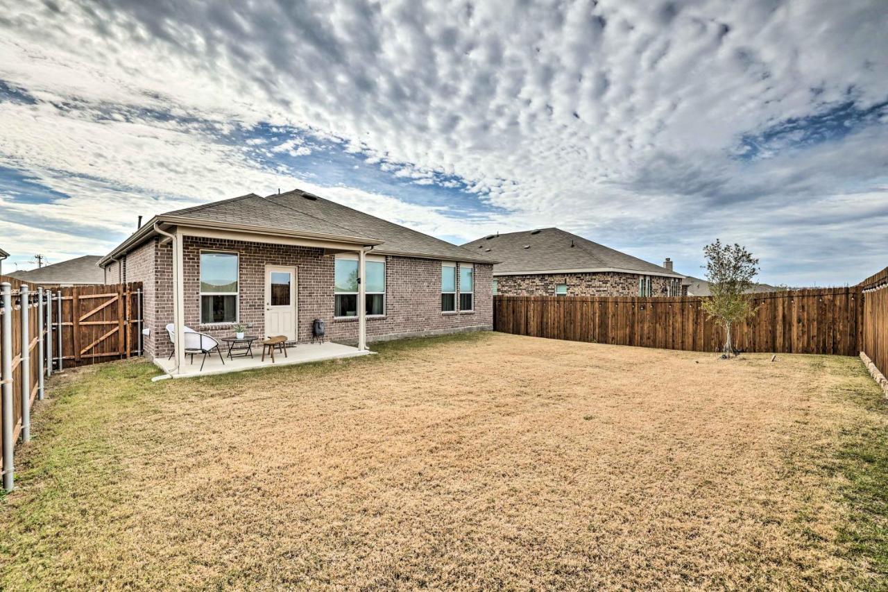 Sleek Worth With Covered Patio! Holiday home Fort Worth