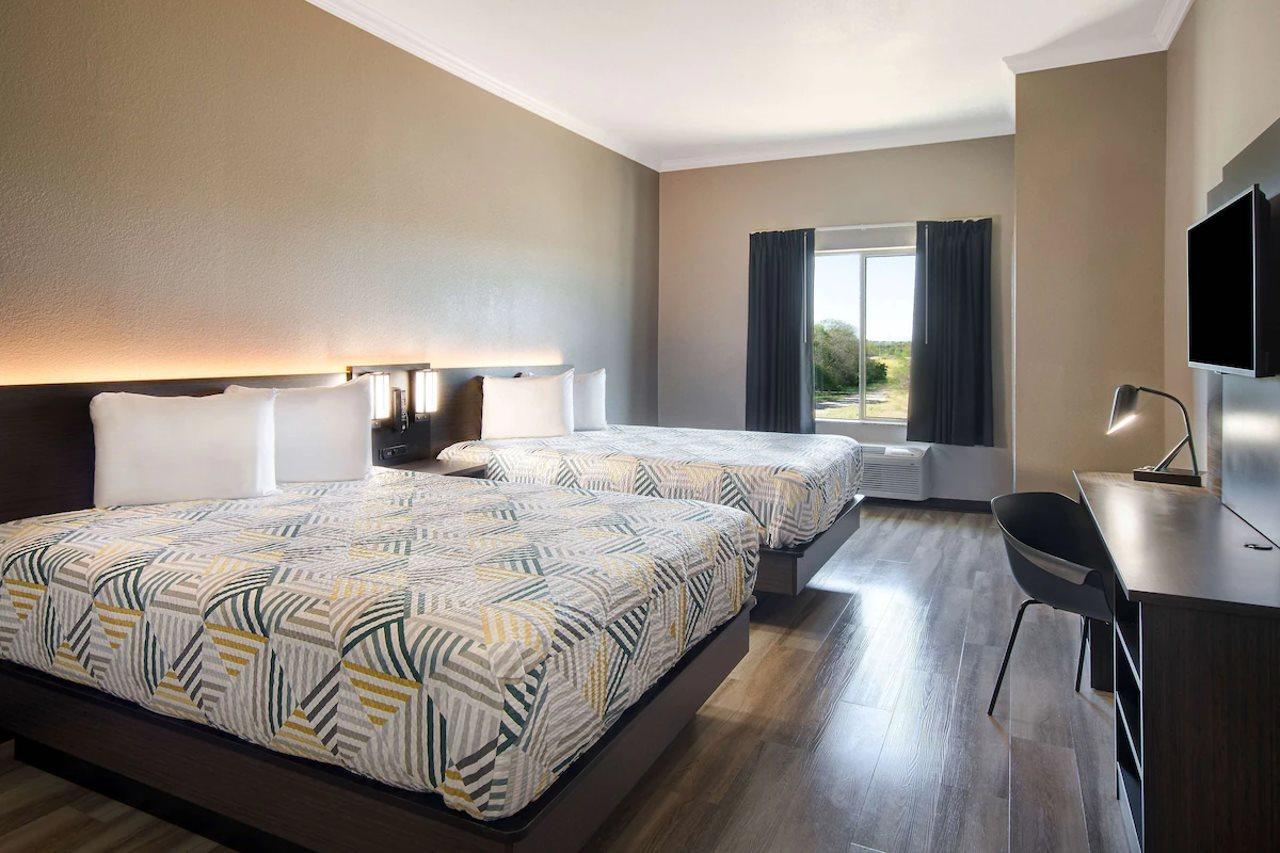 Comfort Worth South Hotel 2*