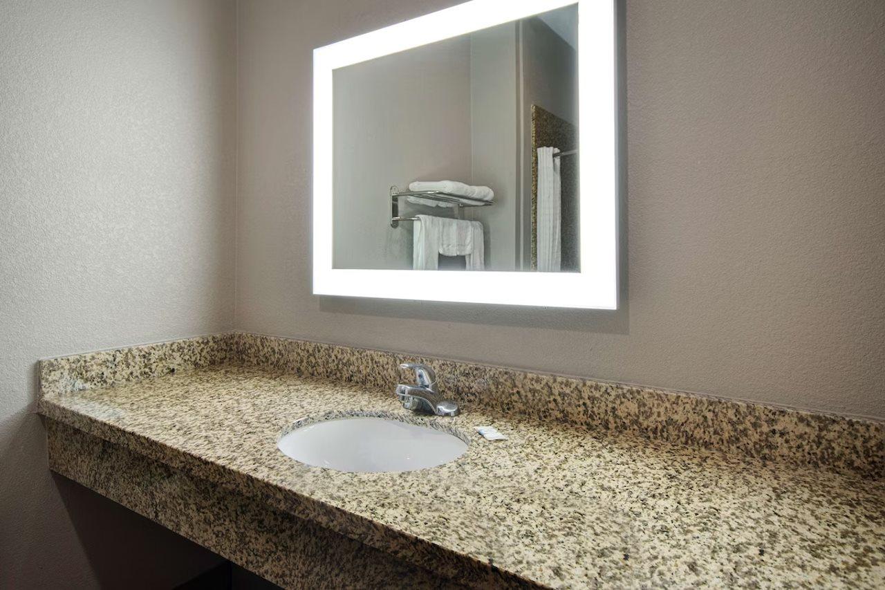 Comfort Worth South 2* Fort Worth