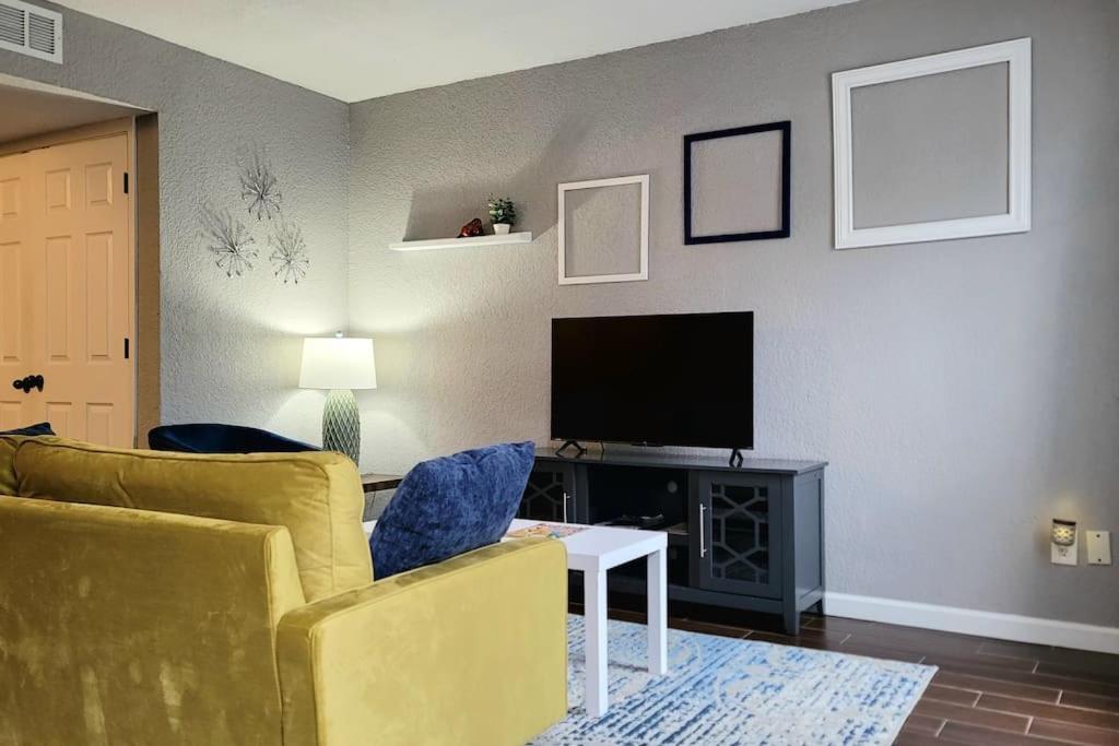 Apartment Cozy Fortworth Near *10mins To Downtown*fort Worth Zoo *