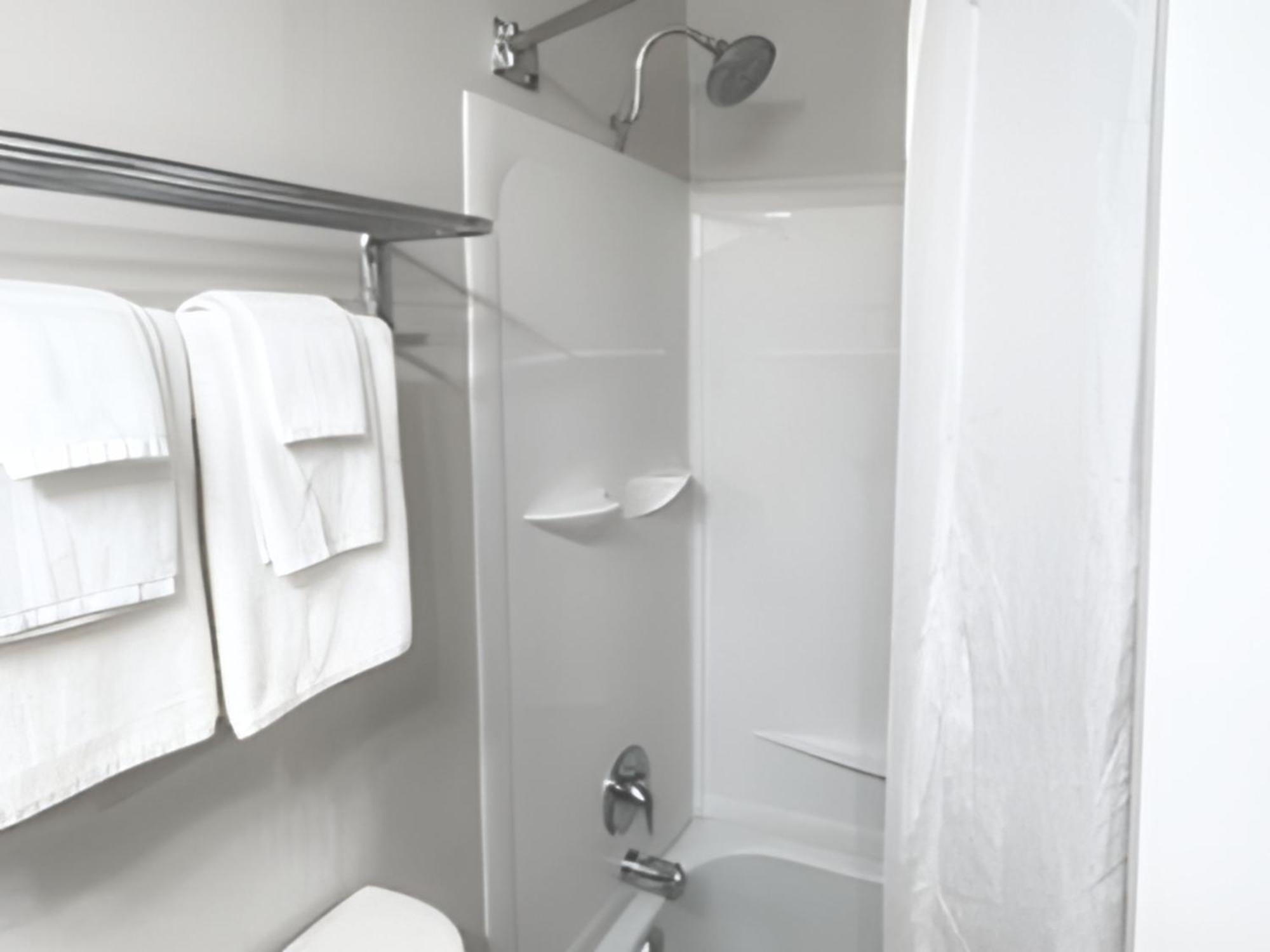 Inn Quality Worth - Downtown East 2*