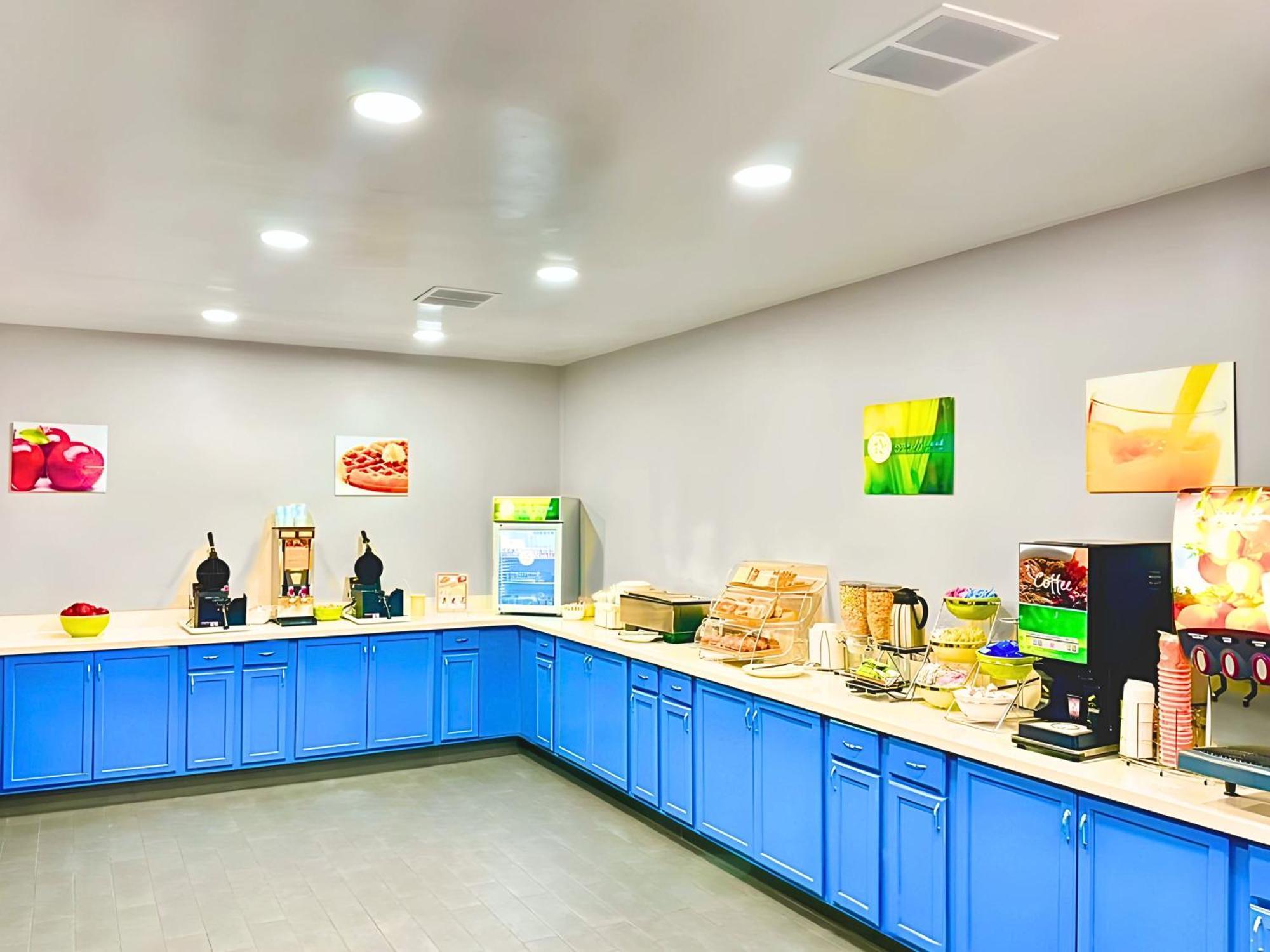 Quality Worth - Downtown East 2*