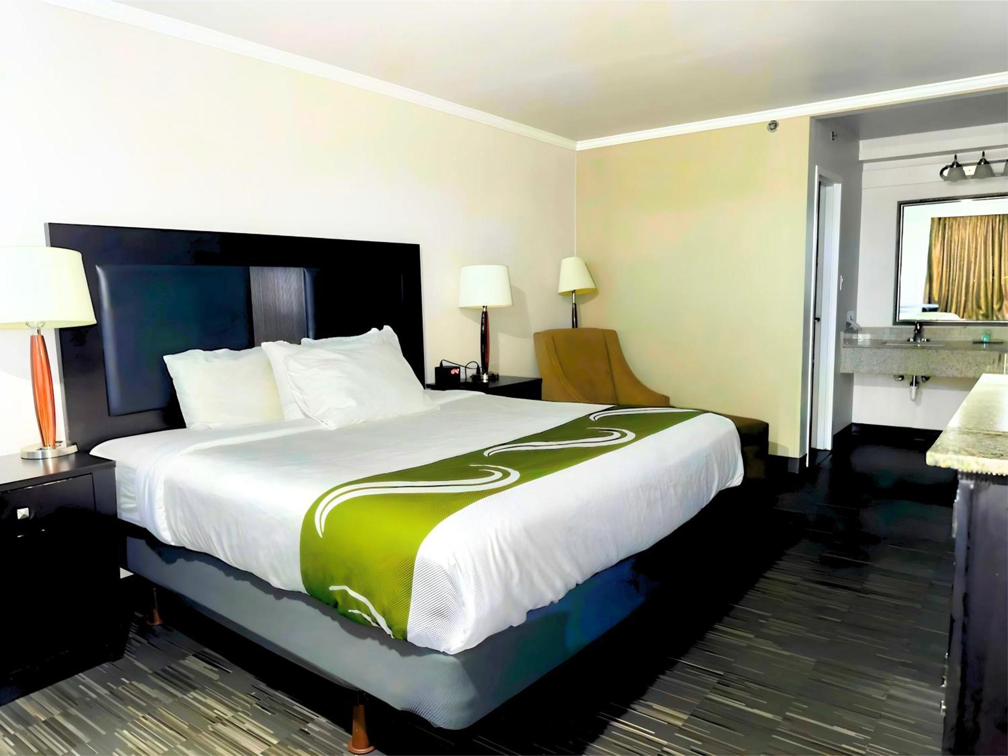 Quality Worth - Downtown East Inn