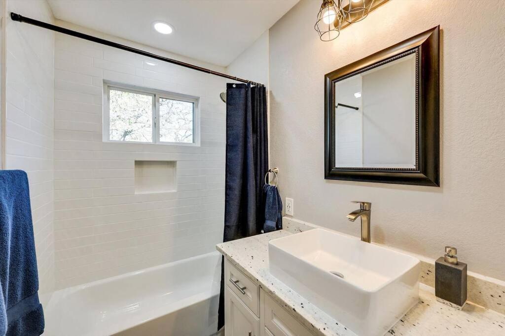 The Texas Experience Near The Stockyards! Holiday home *