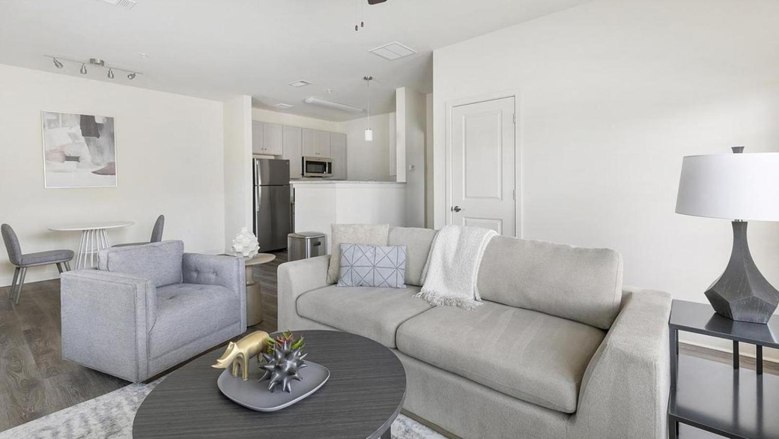 Landing Modern With Amazing Amenities Apartment