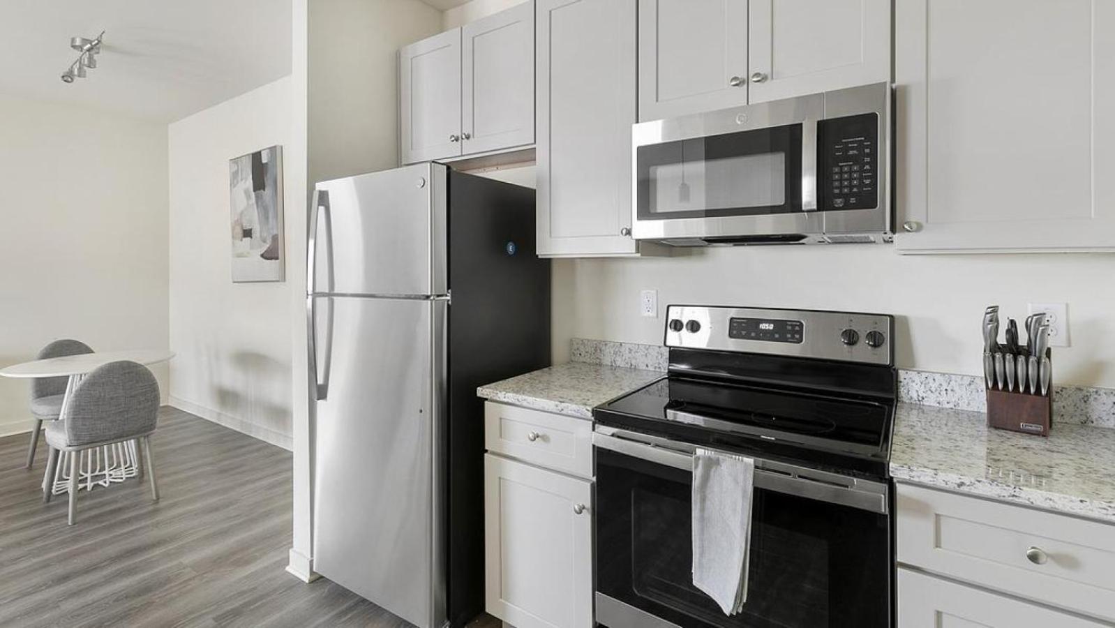 Landing Modern With Amazing Amenities Apartment *
