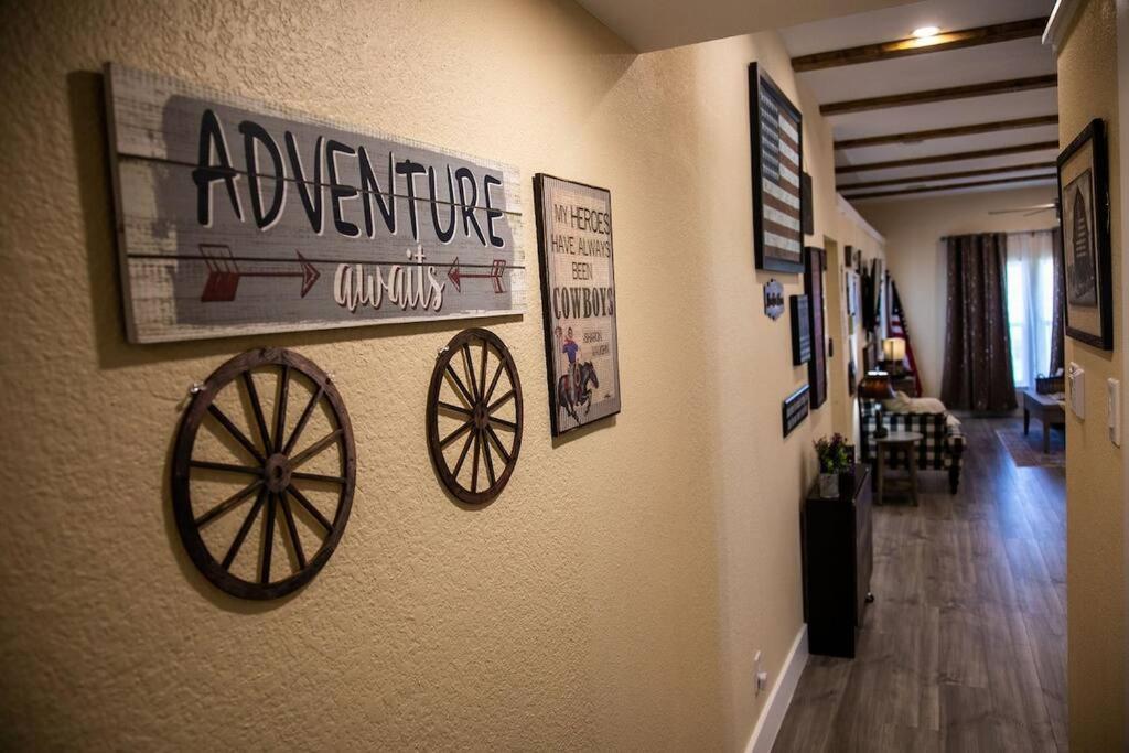 Stockyards Cowtown Outpost-less Than 4 Minutes To Stockyards-sleeps 8 *