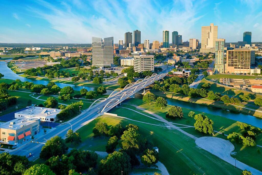 The Texas Experience Near The Stockyards! Holiday home