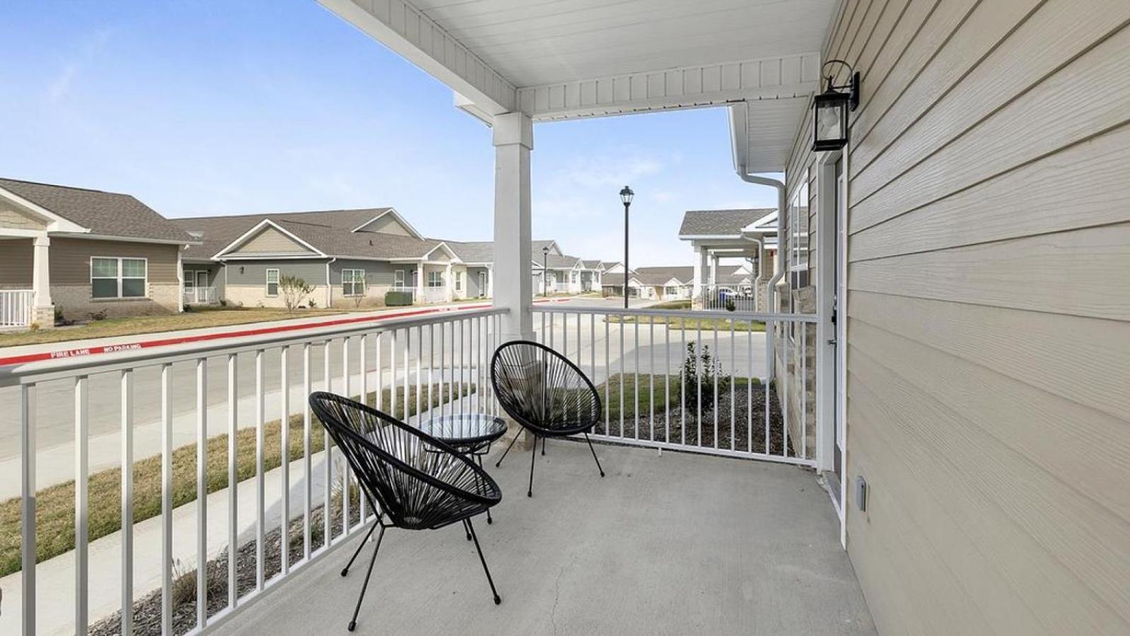 Landing Modern With Amazing Amenities Apartment *