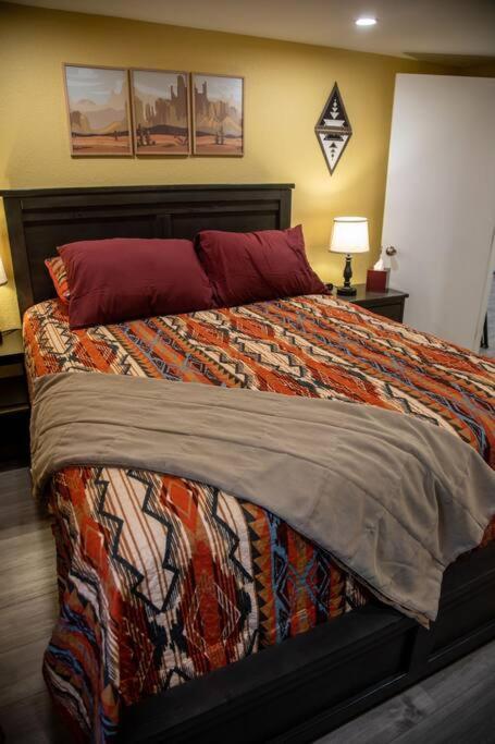 Stockyards Cowtown Outpost-less Than 4 Minutes To Stockyards-sleeps 8 Holiday home